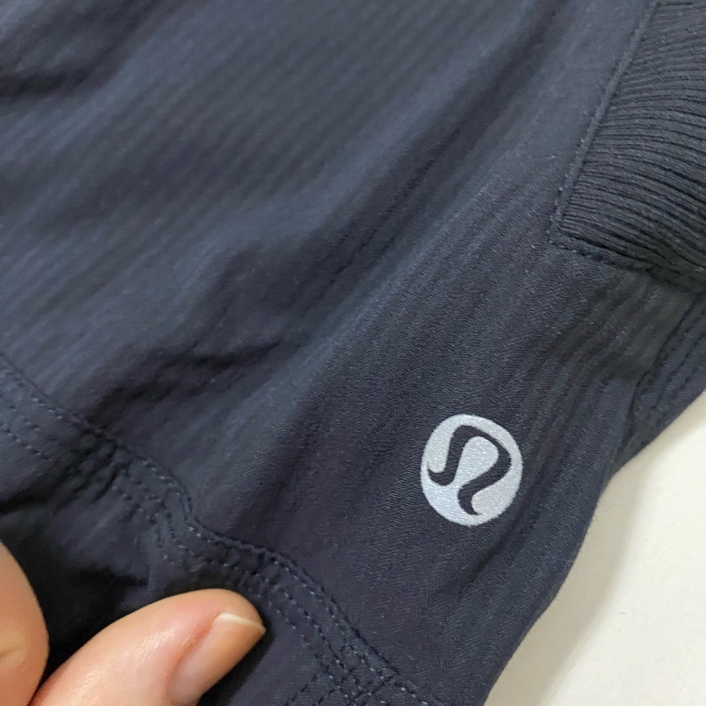 Lululemon - Studio Crop - Picture 13 of 13